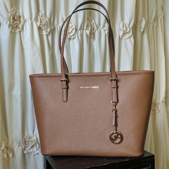 Michael Kors Handbags - ❗SALE❗NWT Michael Kors Brown Leather Tote
